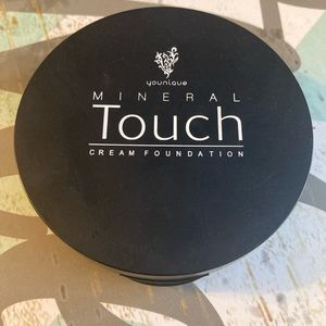 Mineral touch cream foundation